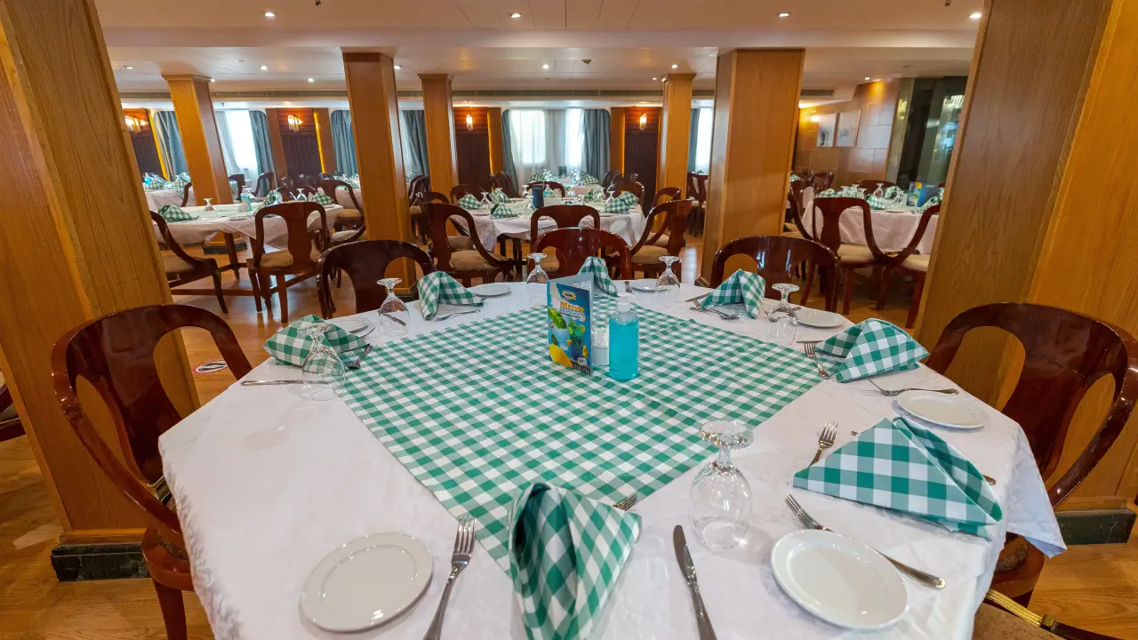 رحلة الباخرة نايل كويست